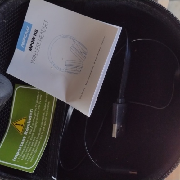 MPOW H8 Wireless Headset - Picture 4 of 5